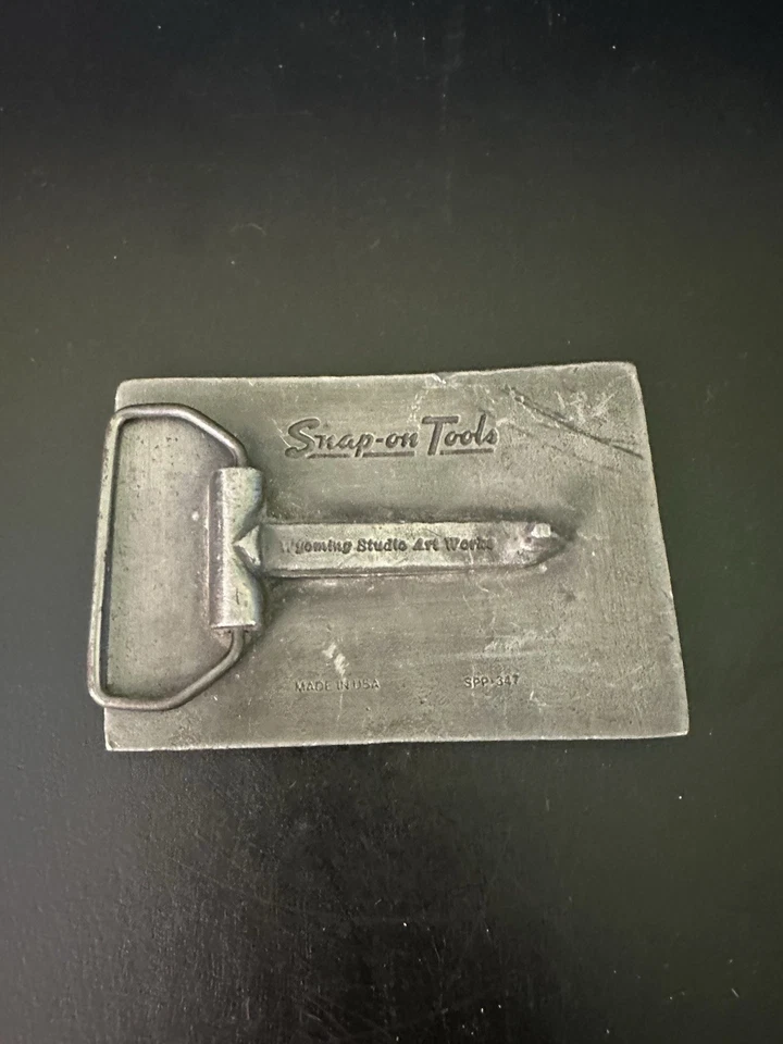 Llaves herramientas de metal de peltre con hebilla de cinturón a presión de colección #347 Wyoming Studio Art EE. UU. Foto 2 de 4