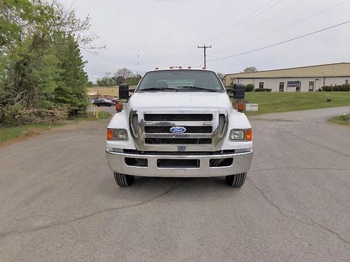 2009 FORD F-750 CREW CAB RV HAULER / TOTER TRUCK - Picture 4 of 17