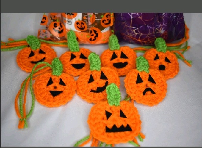 Crochet Halloween Pumpkin Treat Bag Ties, Set of 10, Toppers, Gift Bag,