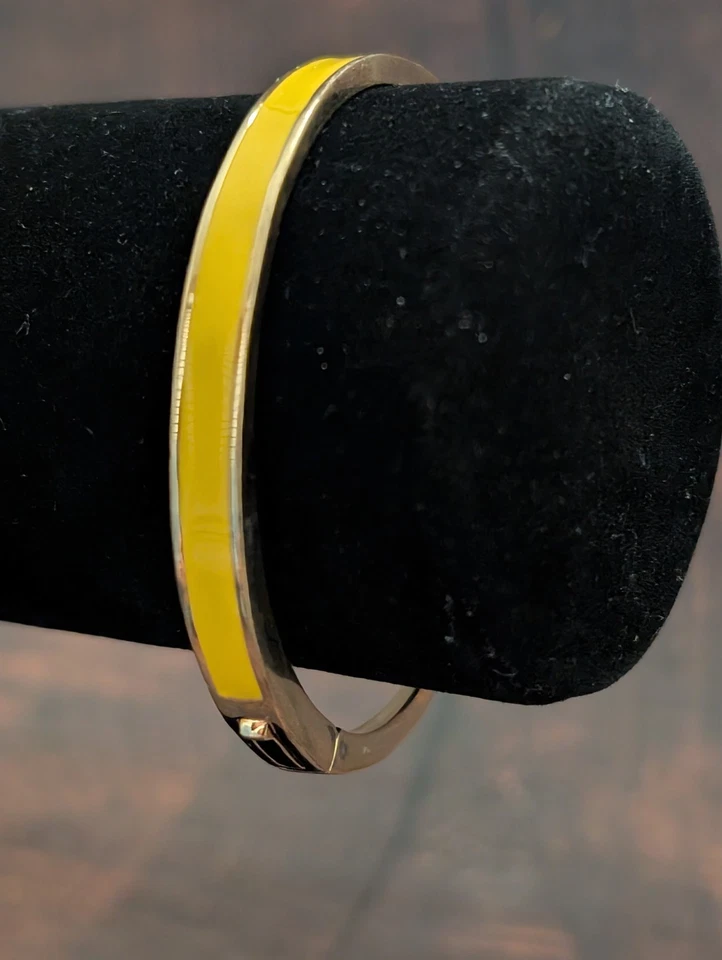 Brazalete bisagra esmaltado Kate Spade New York "Do The Twist" Foto 3 de 4