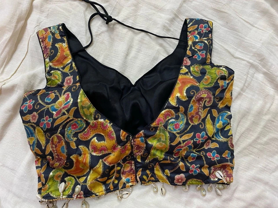 Blusa Sari de Diseñador Multicolor Estampada Cowrie Conchas Acolchada Ajustable 42" Foto 4 de 4