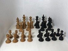 Jan27 --- Anciens Pions pièces Jeu d'échecs  + boite de rangement  Taille 7.5cm