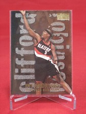 Clifford Cliff Robinson Basketball Card SKYBOX Intimidators Insert 1997 #17
