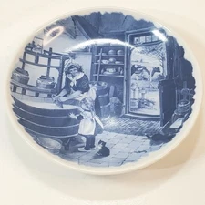 Vintage Delft Blauw Painted Decorative Plate Holland Mom Child Washing 5 inch