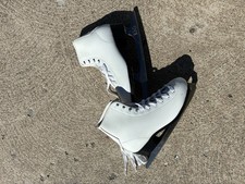 WHITE ICE SKATES - CCM Gold Medal Figure Skates Women  s Size 8