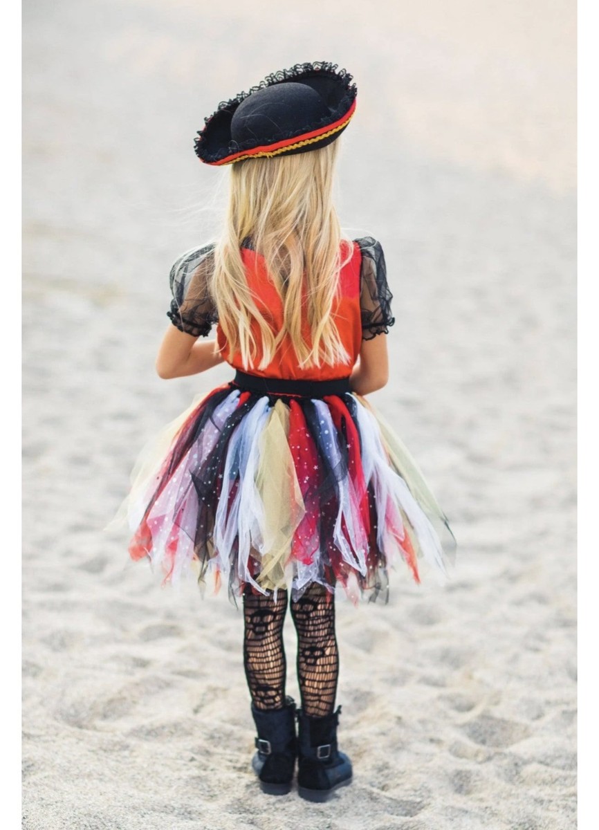 Portrait Of 10 Years A Girl In A Costume Of A Pirate With Treasures | Premium AI-generated Image