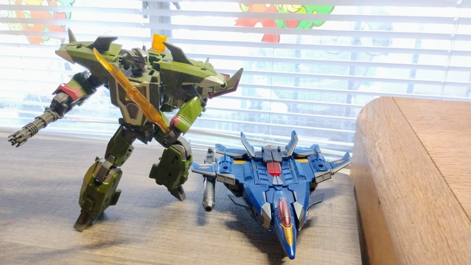 Transformers Legacy Evolution Skyquake & Dreadwing Action Figures - Image 2 of 2