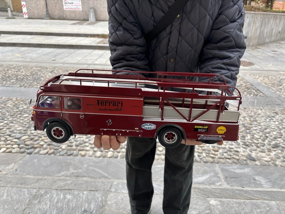 FIAT 642RN2 TRUCK BARTOLETTI F1 FERRARI CAR TRANSPORTER 1957 1/18 CMR CMR140 - Immagine 2 di 4