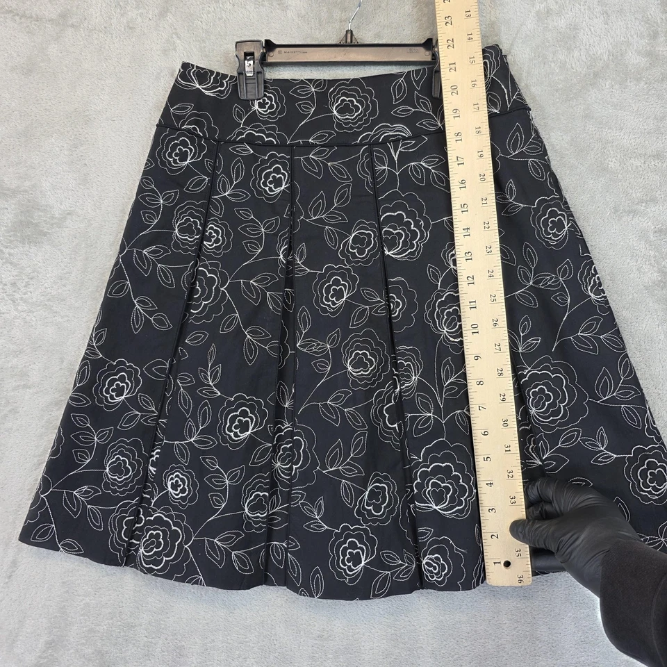 Falda Nine West para mujer mediana negra blanca floral plisada línea A hasta la rodilla Foto 3 de 4
