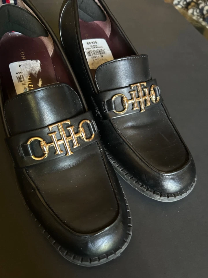 Tommy Hilfiger Hazen Mocasines Sin Cordones Tacón Grueso Lujo Dorado Logo Negro MUJER 8M Foto 3 de 4