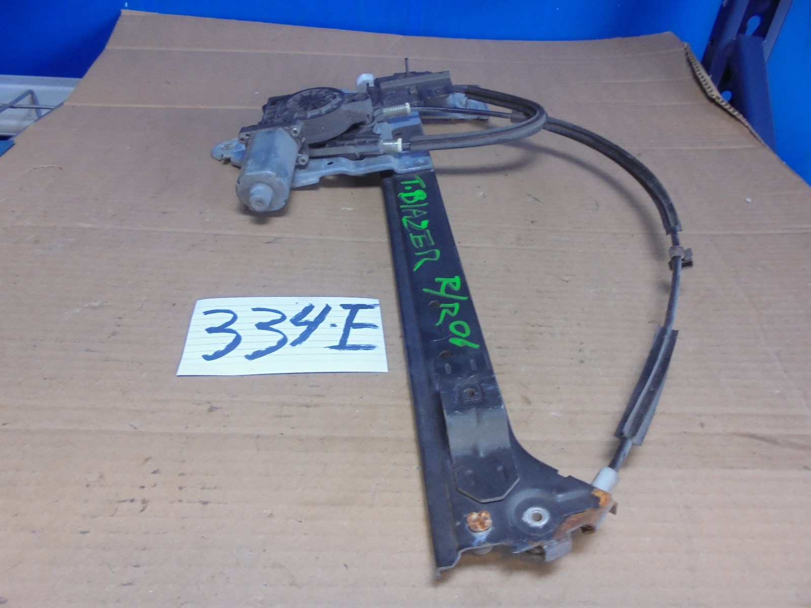 03 04 05 06 07 Trailblazer  REAR Passenger Side window regulator w motor  #334
