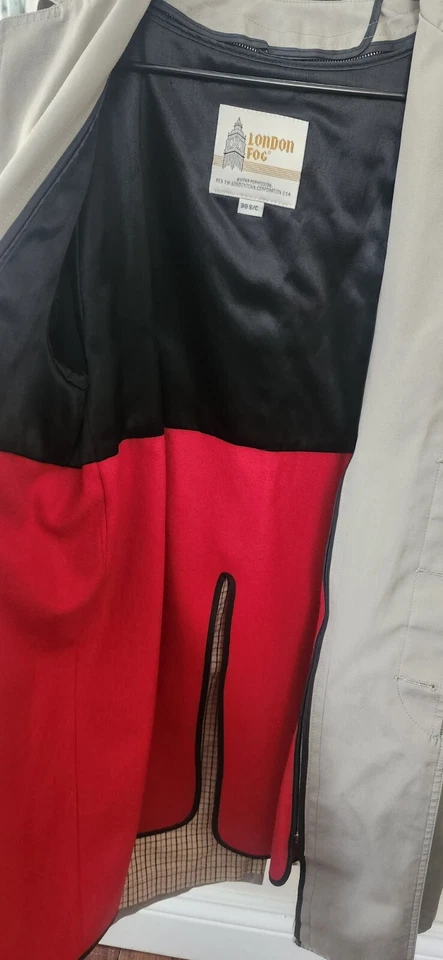 Gabardina London Fog 38 larga tostada. Interior forro rojo. Abrigo de lluvia para mujer y hombre Foto 2 de 4
