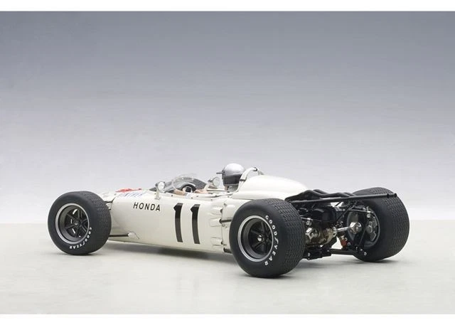86599 AUTOart 1:18 Honda RA272 F1 '65 #11 Mexican GP Win with driver figure - Image 2 of 4