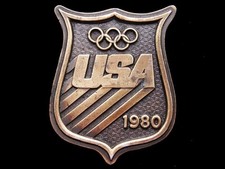 II29131 VERY COOL VINTAGE 1980 USA OLYMPIC GAMES SHIELD SHAPED BELT BUCKLE