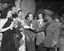 8b03-284 Martha Hyer Mary Anderson Lex Barker at Tail o' the Pup 8b03-284 8b03-2