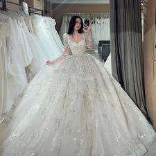 Luxurious Long-sleeved Wedding Gown Embroidered with Lace A-line Bridal Dress