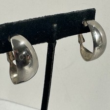 Vintage Wide Oval Silver Tone Hoop Earrings Hinged Backs Classic Minimalist Look