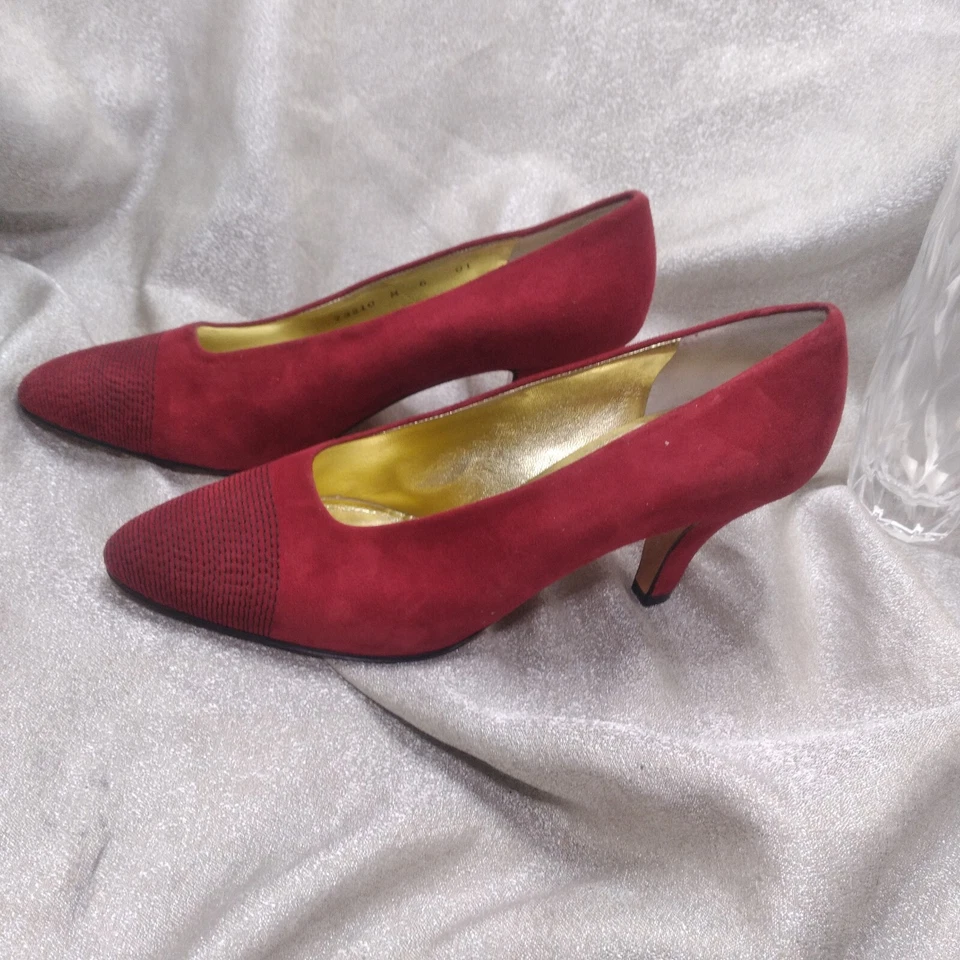 Zapatos de salón Anne Klein vintage de gamuza rojos talla 6 M hechos en Estados Unidos en Italia usados una vez Foto 4 de 4