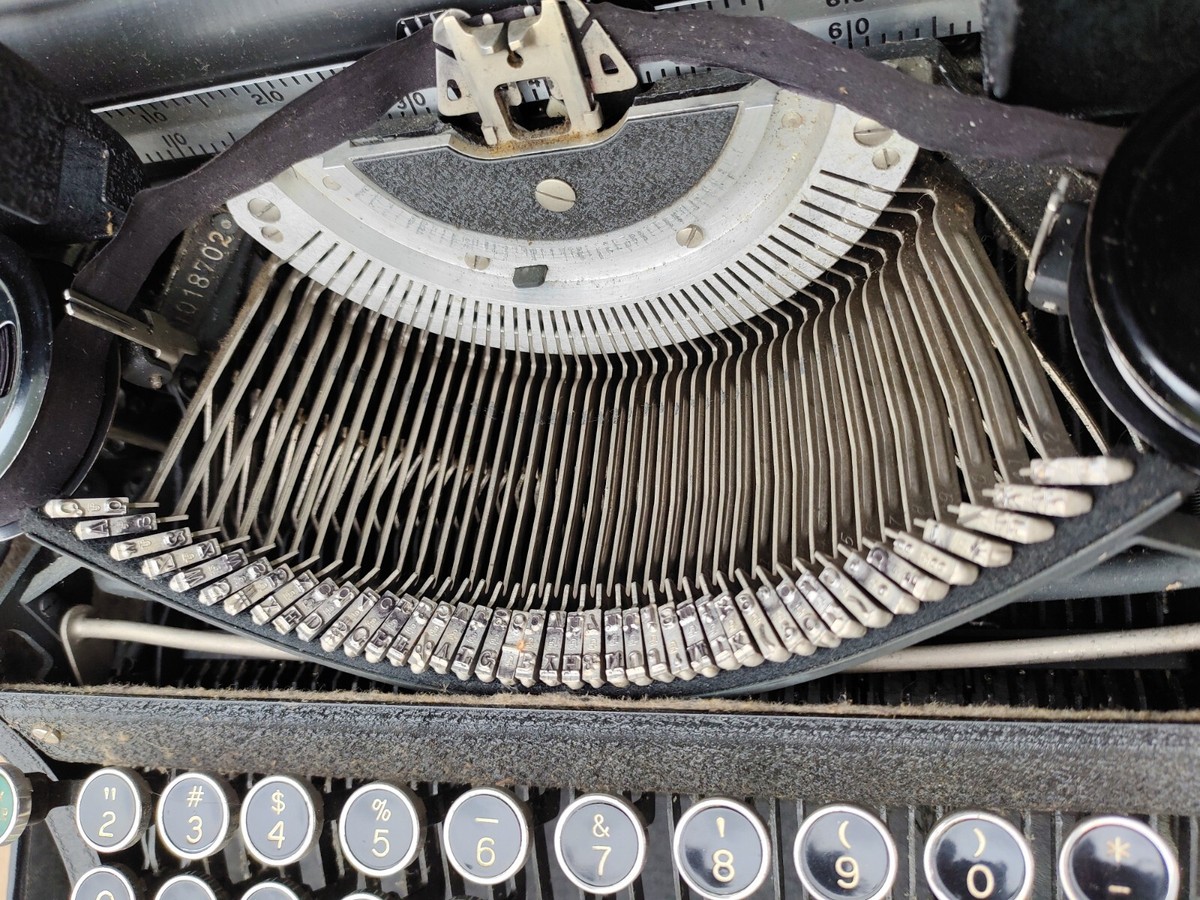 Vintage Underwood Universal Portable Typewriter with