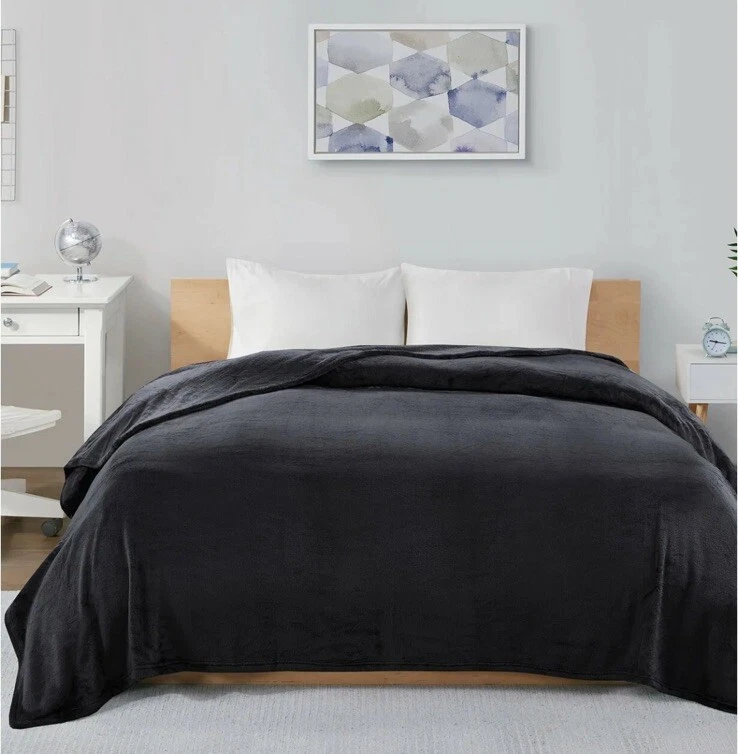 Intelligent Design Microlight Plush Oversized Twin Blanket T4101590 - Image 2 of 3