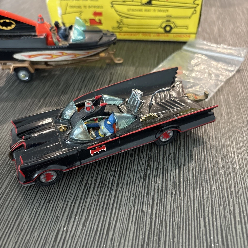 Corgi 107 1960s Batman 1st Issue Tin Batboat + Batmobile + Trailer w/figs VnMint - Image 4 of 4