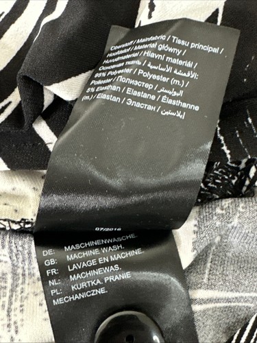 Neu mit Etikett Ulla Popken Damenoberteil Übergröße 36/38 (5X) schwarz/weiß geknöpft Tasche - Bild 8 von 8