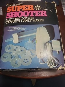WearEver 70001 Super Shooter Electric Cookie Maker With Box. Tested, Works.