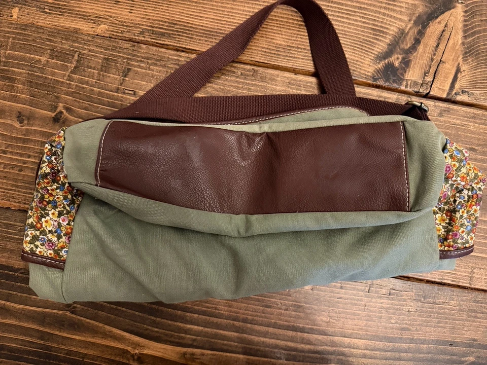 Bolso Mensajero Union Bay Oliva Y Floral Perfecto Estado Y2K Foto 3 de 4