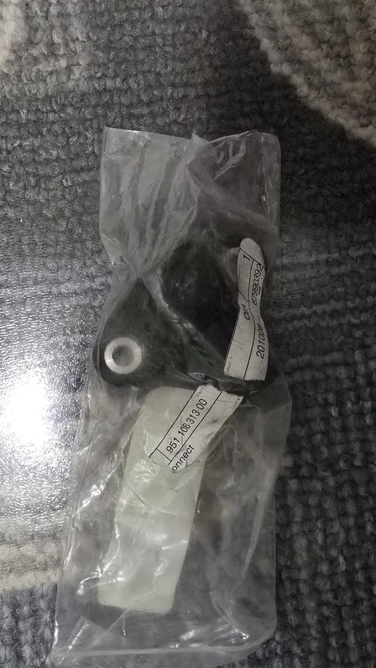 Porsche 944 / 968 Water Pump Fitting Hose To Coolant Expansion Tank 95110631300 - Image 3 of 3