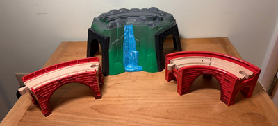 1 Part ONLY Of Waterfall Mountain Train Tunnel + 2 Plastic Red Brick Bridge Pcs
