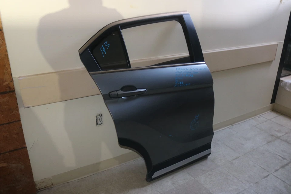 2018 2024 MITSUBISHI ECLIPSE RIGHT SIDE REAR DOOR OEM Foto 2 de 4