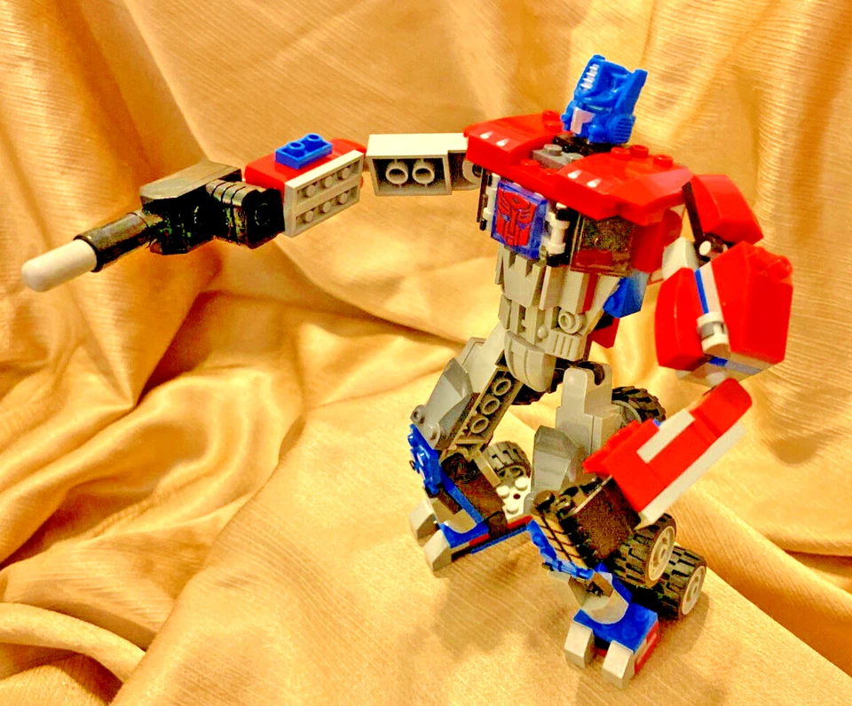 Kre-O 98812 OPTIMUS PRIME BUILD from Battle For Energon - Retired - Excellent - Image 3 of 4