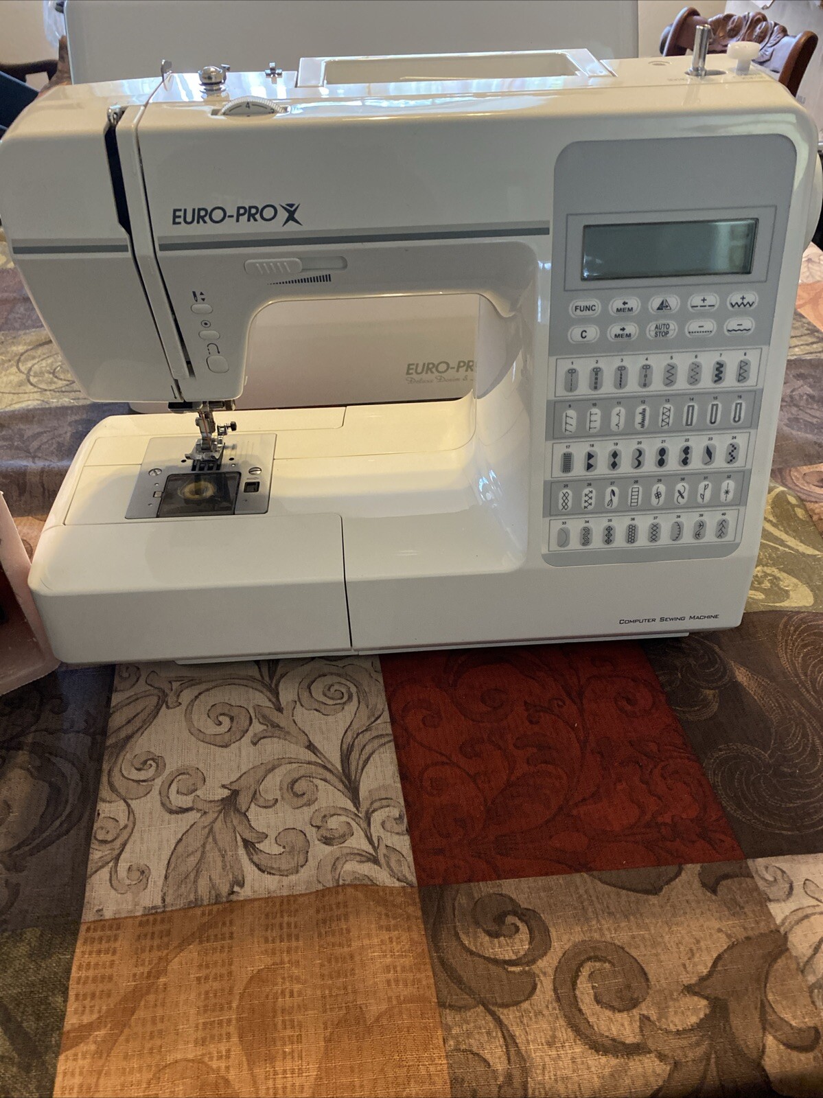 EUROPRO DELUXE DENIM & SILK COMPUTER SEWING MACHINE Model 9105 NEW