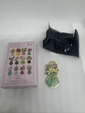 Prendedor de vidrieras florero Loungefly Disney - Jazmín
