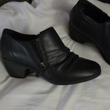 Clarks Collection Women s Black Leather Ankle...