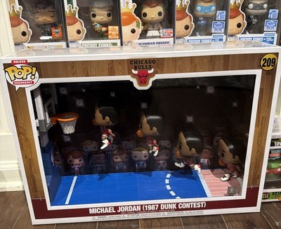 Funko Pop! Moments Deluxe with Case: Michael Jordan (1987 Dunk
