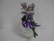 Fee mit Glaskugel Katze 22cm zauberhafte Deko Figur Elfe Geschenk Neuwertig