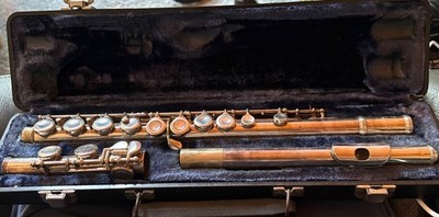ARMSTRONG FLUTE MODEL 104 W/ HARD CASE