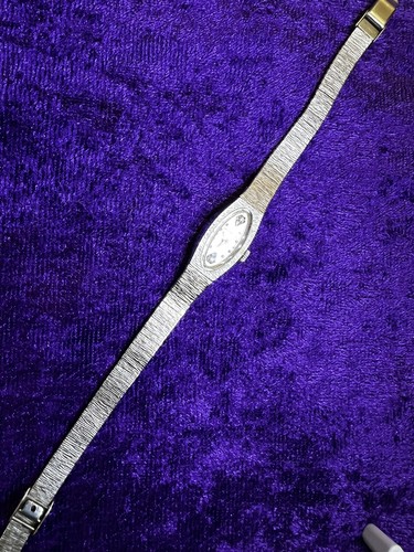 Wittnauer White Gold Filled two diamond Lady’s watch that works perfectly. - Picture 5 of 15