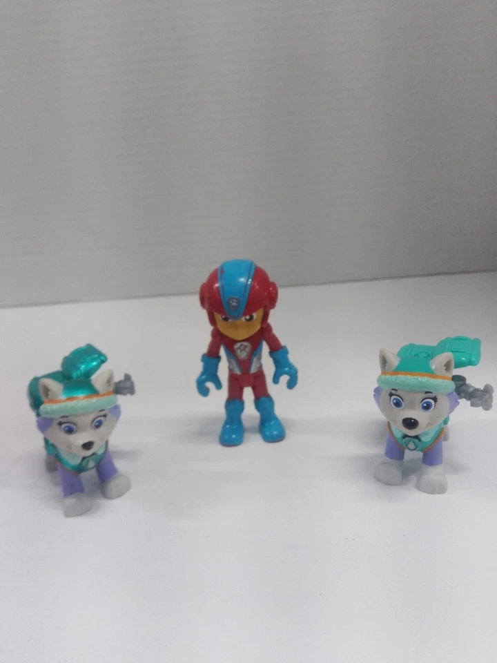 Paw Patrol Toy Mixed Lot of 33 Figurines Vehicles & Lunch Box - Image 2 of 4