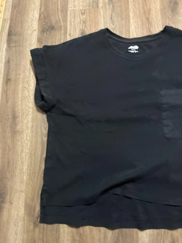 Camisa Avia, Para Mujer Talla Mediana, Negra, Bolsillo, Manga Corta Foto 3 de 4