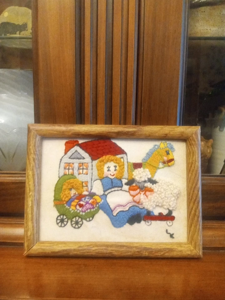 DISEÑOS ATARDECER Bordado Crewel Oveja Casa de Muñecas Cochecito de Bebé Dama Insecto 8x6 Foto 2 de 4