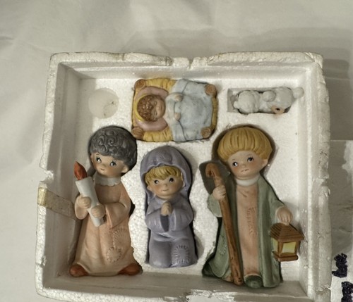 CHILDREN’S FIVE PIECE VINTAGE CERAMIC CHRISTMAS NATIVITY SET BY HOMCO - Picture 2 of 24