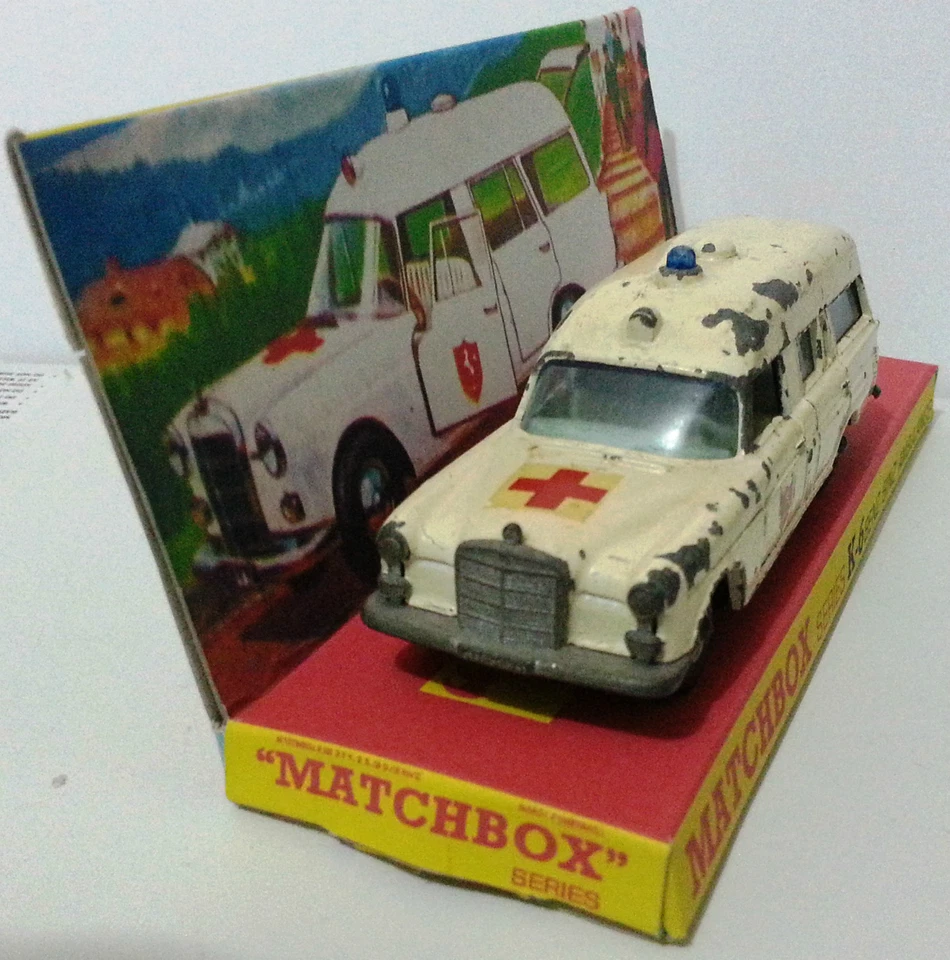 Ambulancia Lesney MATCHBOX Diecast KING SIZE K-6 BENZ BINZ y caja personalizada exhibición c Foto 3 de 4