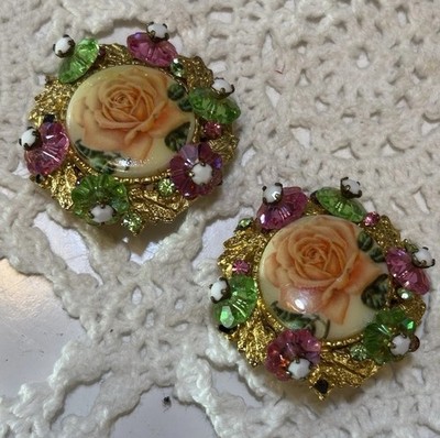 Vtg ALICE CAVINESS SIGNED RHINESTONE Floral Milk Glass EARRINGS CLIP