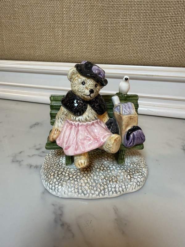 BIALOSKY & FRIENDS BEAR FIGURINE 1984 Hummelwerk 100% Loyal & True RUTHIE/BENCH