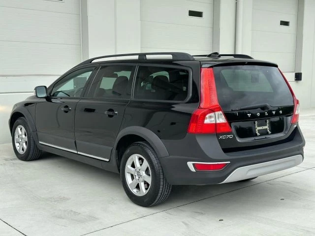 2013 Volvo XC70 3.2 Wagon 4D - Image 3 of 4