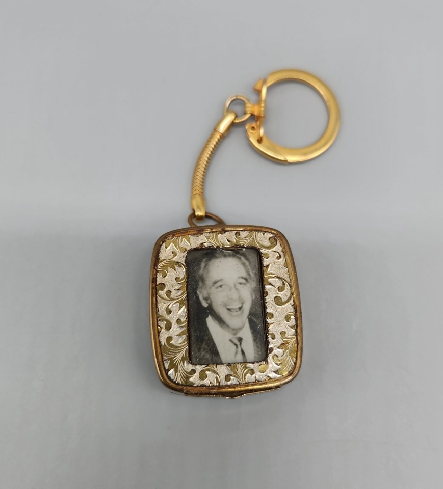 A tiny working music box that doubles as a photo frame keychain — pure Japanese miniaturization magic from the Sankyo era.