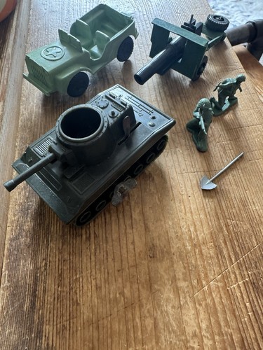 Britains Timpo Field Artillery Howitzer Gun Tank Jeep Made Of Plastic Hong Kong - Picture 2 of 7