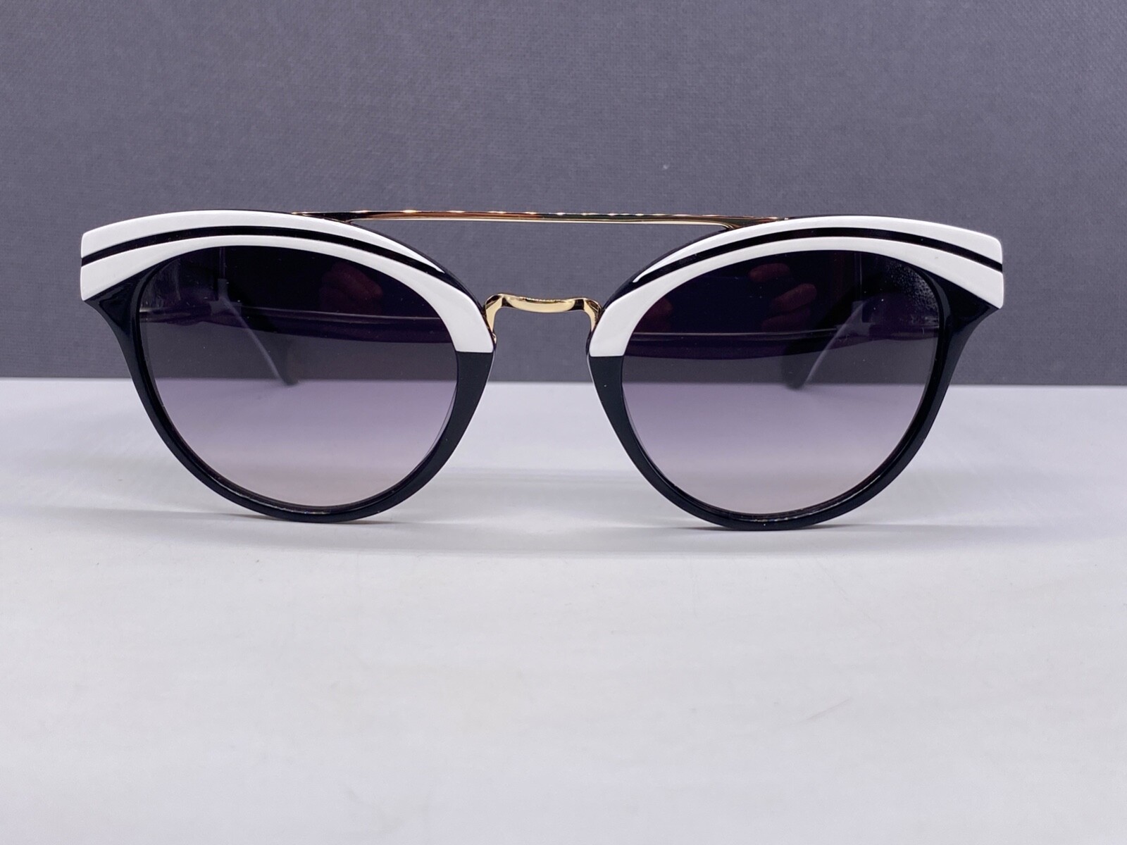 Gafas de sol señora BOZ negras blancas redondas Cat Eye Bilbao NP 275 €